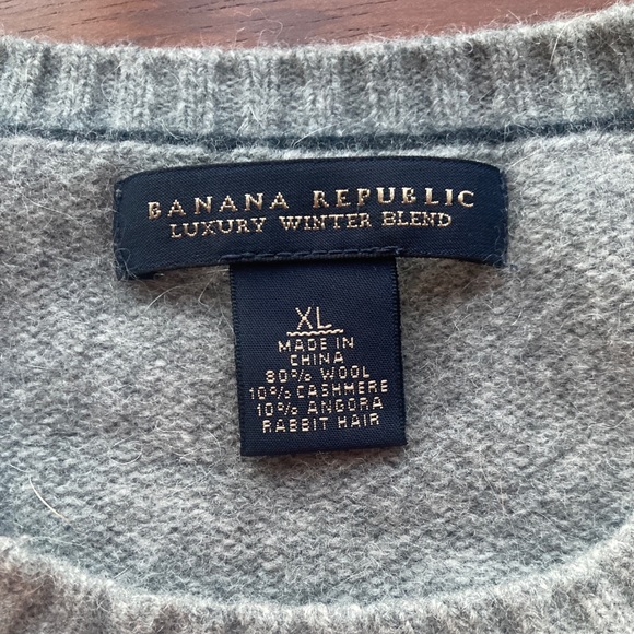 Banana Republic Winter Luxury blend Sweater - Picture 2 of 2